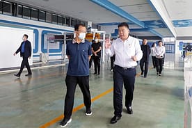 Deng Guoyong et son équipe ont enquêté dans le hall d'exposition du bâtiment du parti2