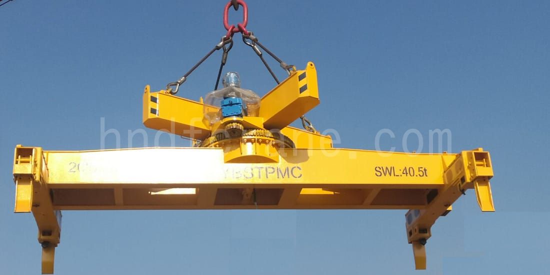 Hook type rotating container spreader