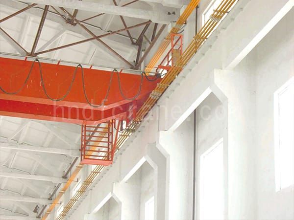 Single pole conductor rails is applied to double girder overhead crane