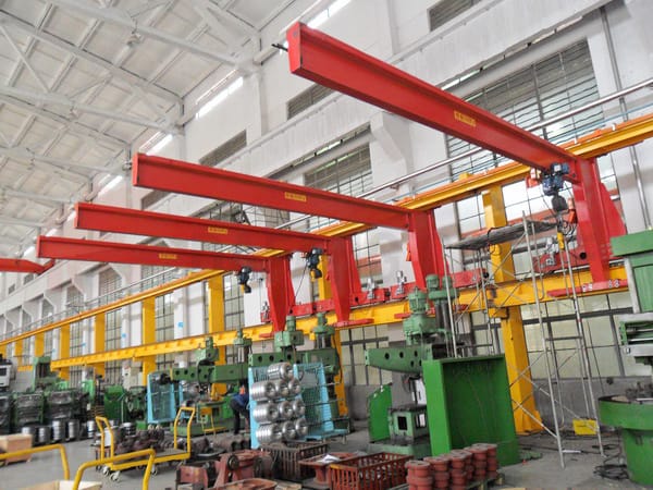 wall traveling jib crane